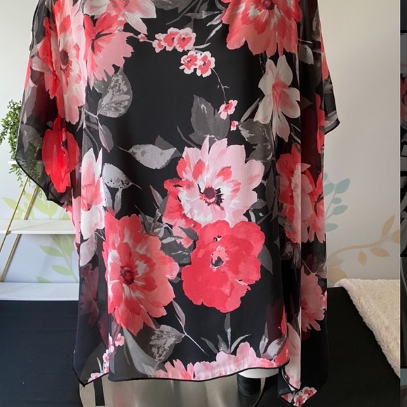 4/$20 Cold Shoulder Floral Blouse L - Picture 8 of 10